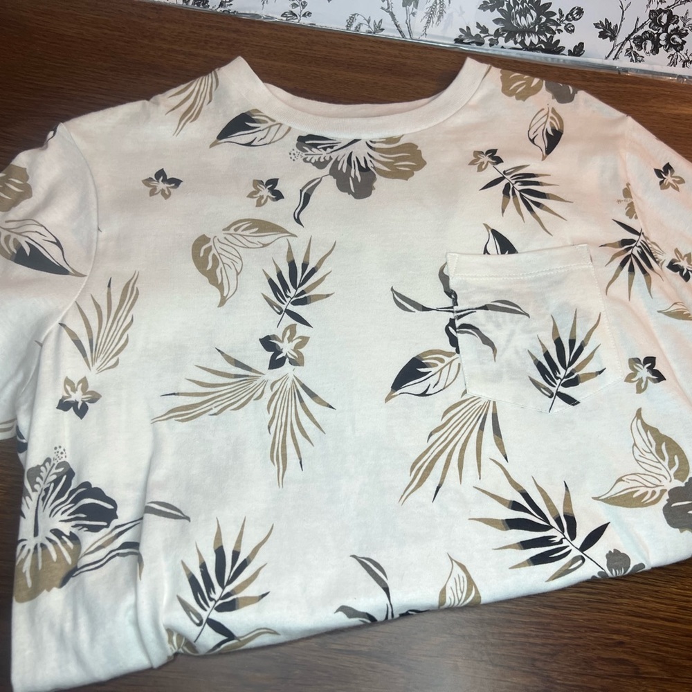 Old Navy and Free Planet T-shirt lot - Picture 2 of 5
